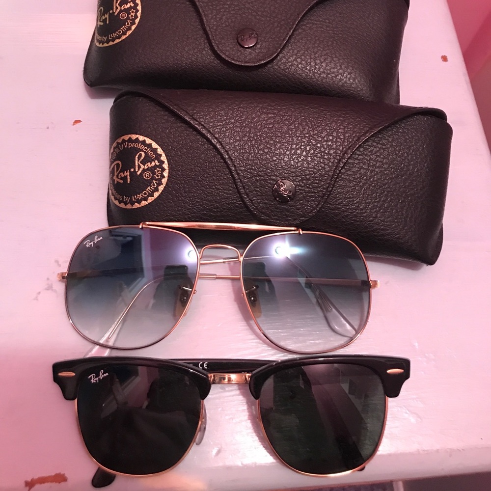 2 pairs of raybans
